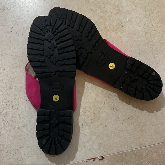 🔥☄️Vanessa Noel Barbie Pink Suede Thong Sandals.  6.5 - Picture 4 of 7